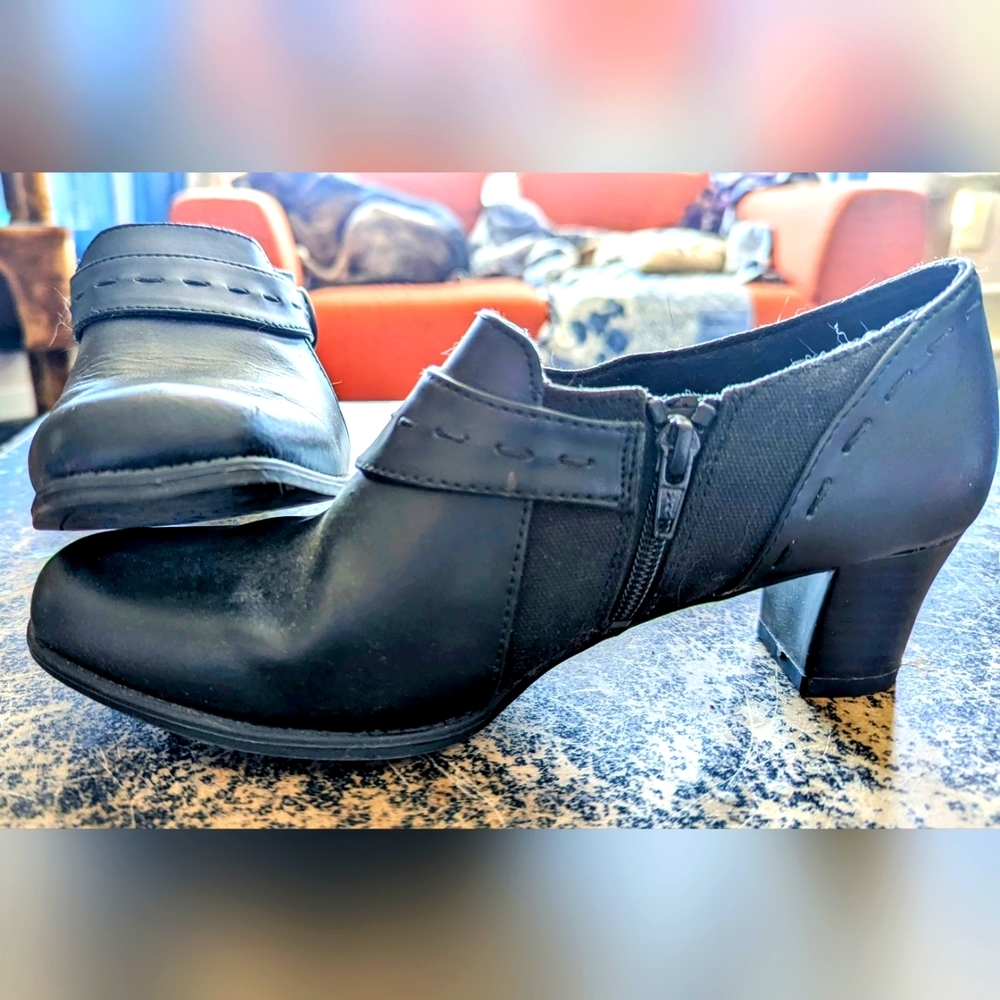 Dr Scholl's heels, size 8.5 Wide ladies, black